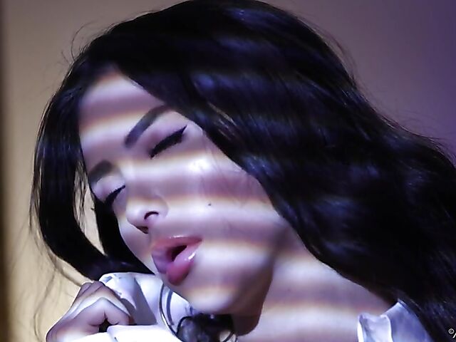 Jane Wilde - Brunette babe in lingerie fingering herself in her bedroom after dark