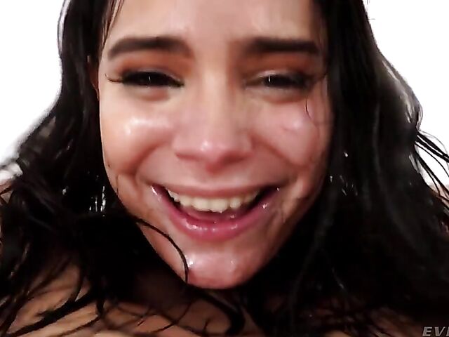 Crazy about wet anal oiled babe Violet Starr gets it