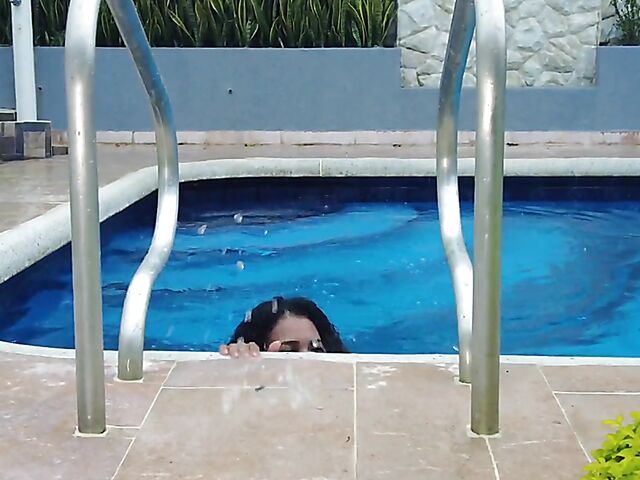 Abril - Erotic outdoor masturbation in the rain