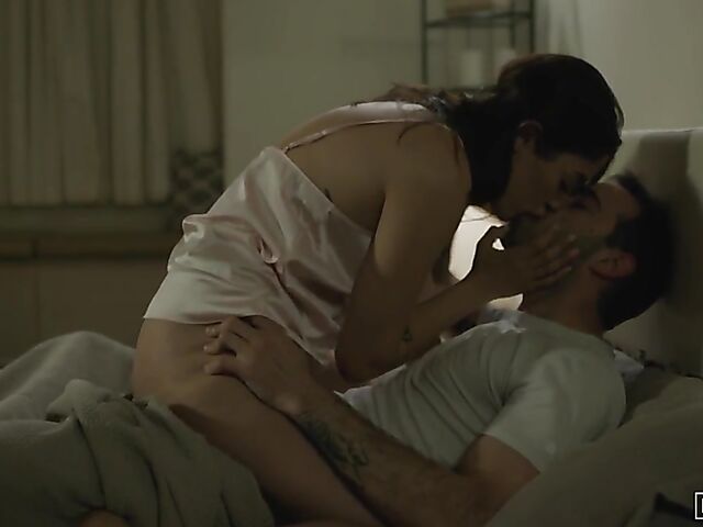 Hot sex at bedtime with lustful Vanessa Sky