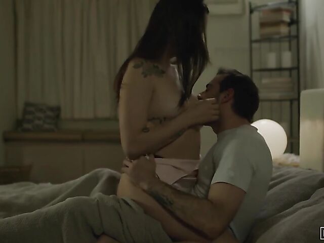 Hot sex at bedtime with lustful Vanessa Sky