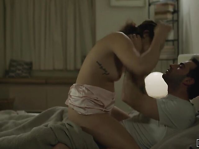 Hot sex at bedtime with lustful Vanessa Sky