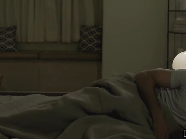 Hot sex at bedtime with lustful Vanessa Sky