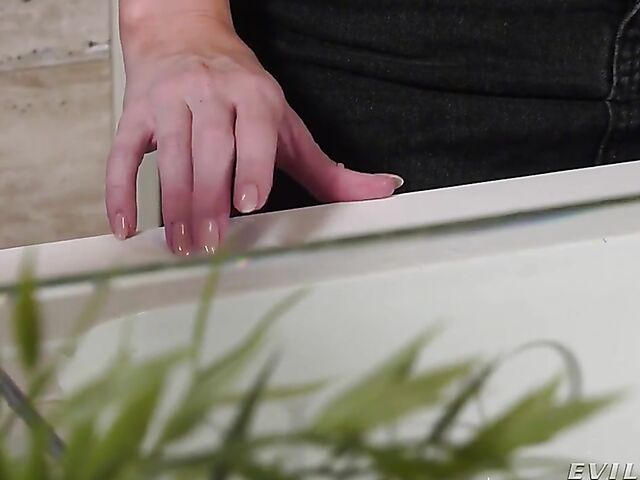 Red fishnet anal with curious Kaisa Nord