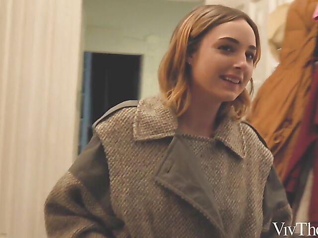 Sensual lesbian pussy eating with Ophelia Dust and Dolly Diore