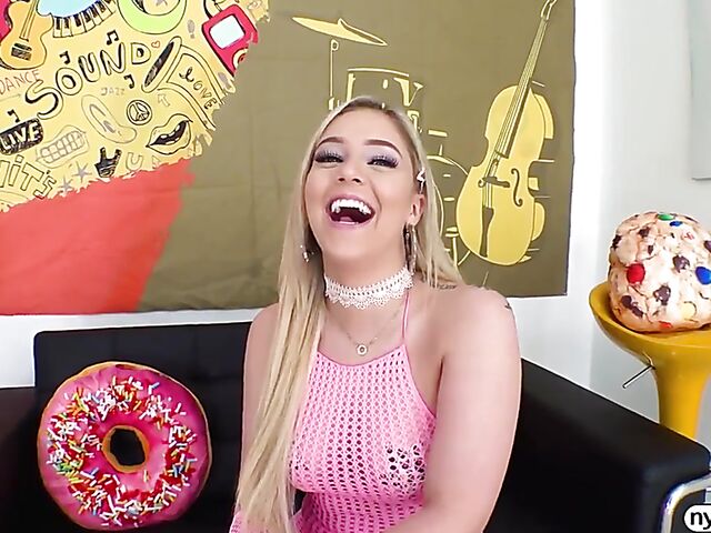 Big butt blonde Kali Roses loves it in her pussy