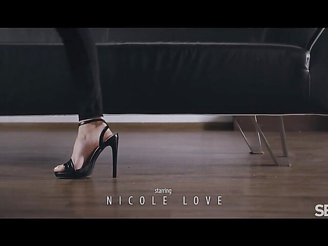 Nicole Love & Nick Ross - Sensual sex and pleasure on the couch