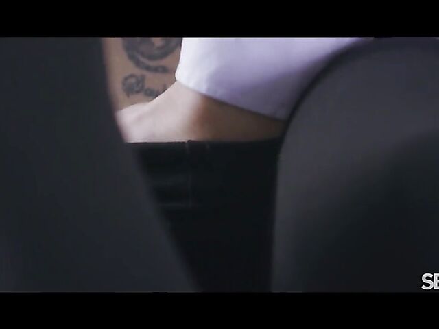 Nicole Love & Nick Ross - Sensual sex and pleasure on the couch