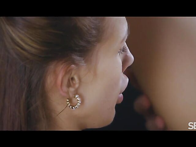 Nicole Love & Nick Ross - Sensual sex and pleasure on the couch