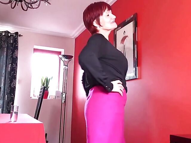 Short hair mature redhead Linda masturbates in stockings