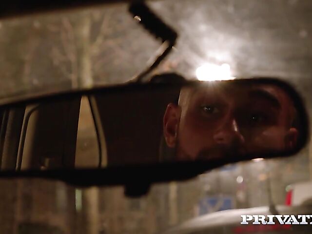 Zarah Star - Hot brunette fuck in Paris