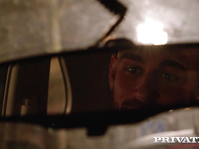 Zarah Star - Hot brunette fuck in Paris