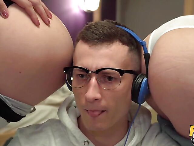 Keira Flow and Mary Jane seduce beatmaker Charlie Dean into FFM threesome in the hostel