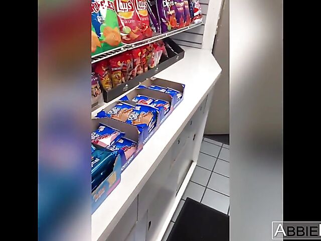 Vertical FFM blowjob video with Riley Reid and Abbie Maley