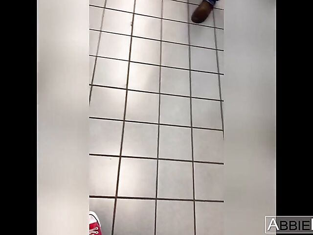 Vertical FFM blowjob video with Riley Reid and Abbie Maley