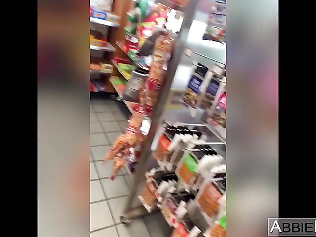 Vertical FFM blowjob video with Riley Reid and Abbie Maley