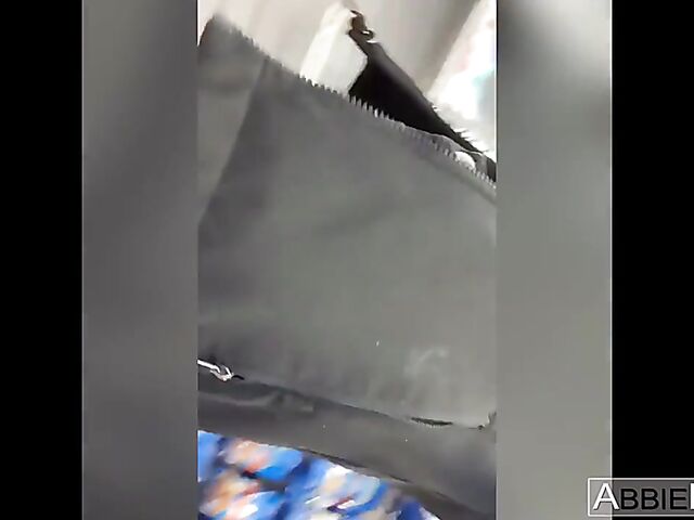 Vertical FFM blowjob video with Riley Reid and Abbie Maley