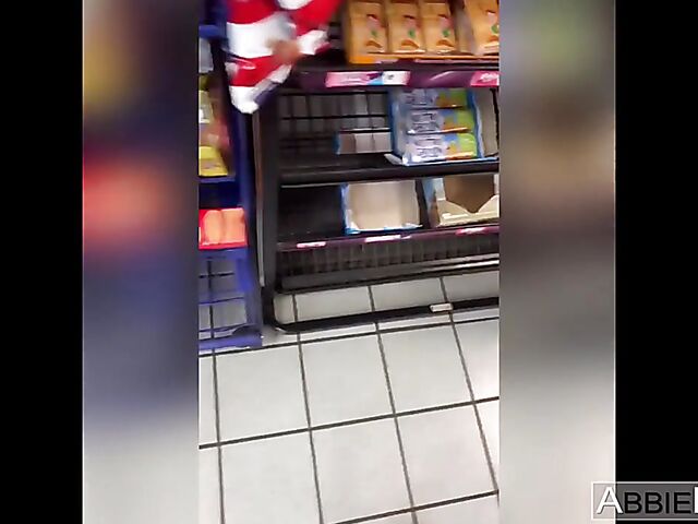 Vertical FFM blowjob video with Riley Reid and Abbie Maley