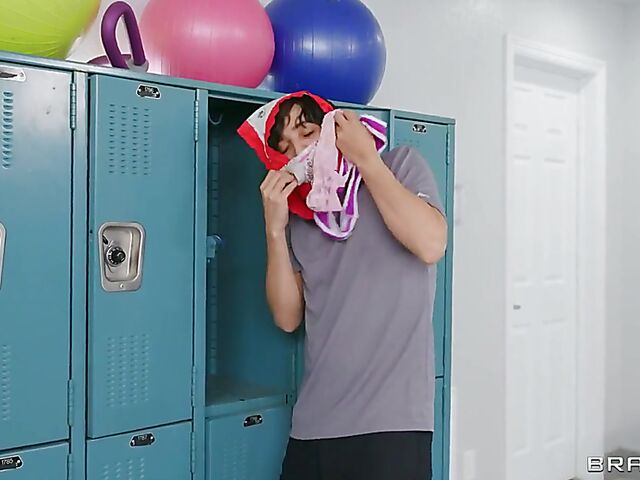 Misty Stone & September Reign - White peeping boy and two ebony FFM 3some in the locker room