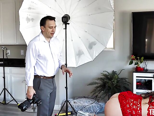 Nicole Sage - Curvy teen rimming and fucking an older photogather