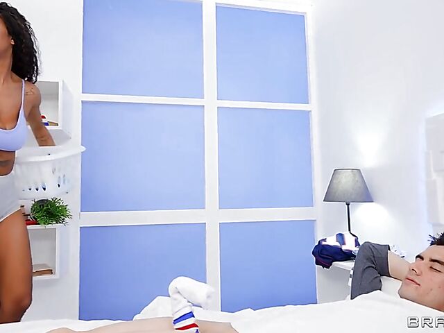 Jordi El Nino Polla sticks it in his big tits ebony roommate Tina Fire