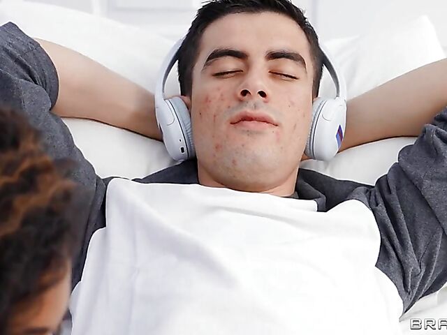 Jordi El Nino Polla sticks it in his big tits ebony roommate Tina Fire