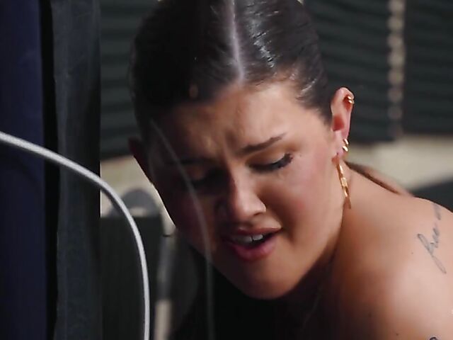 Black guy sucks and fucks sexy tranny singer Daisy Taylor