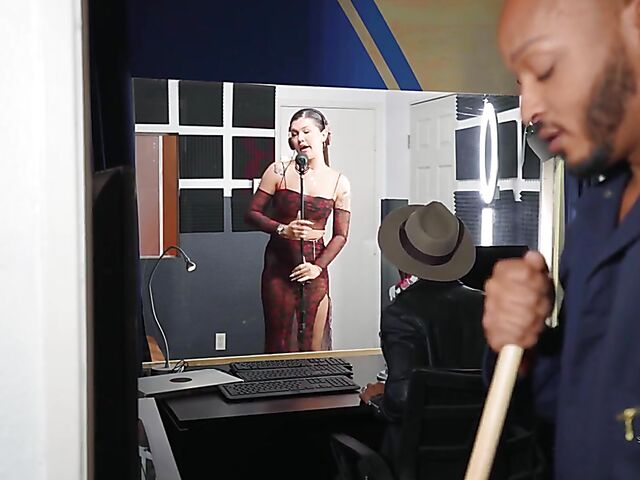 Black guy sucks and fucks sexy tranny singer Daisy Taylor