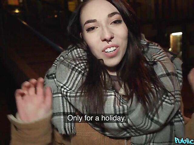 Public agent fucks pierced brunette Giada POV style after dark