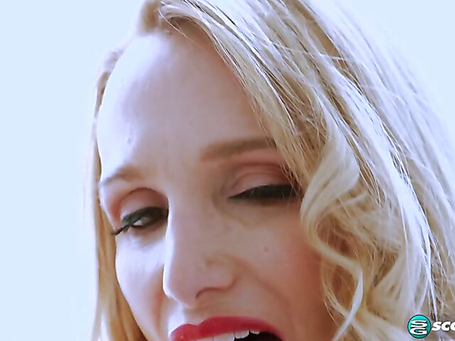 MILF Billi Bardot's big fake boobs and glass dildo