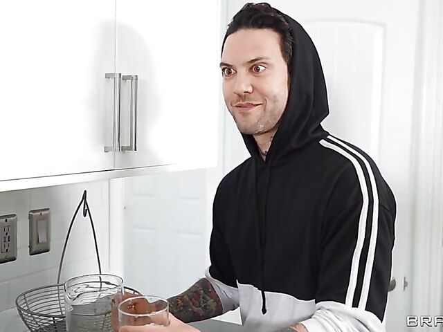 Anal massage in the bedroom with Victoria Voxxx