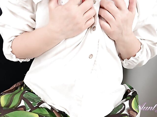 Hairy MILF in red panties Yulenka wants to play