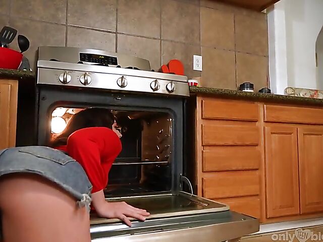 Whitney Wright - Stuck brunette blowjob in the kitchen