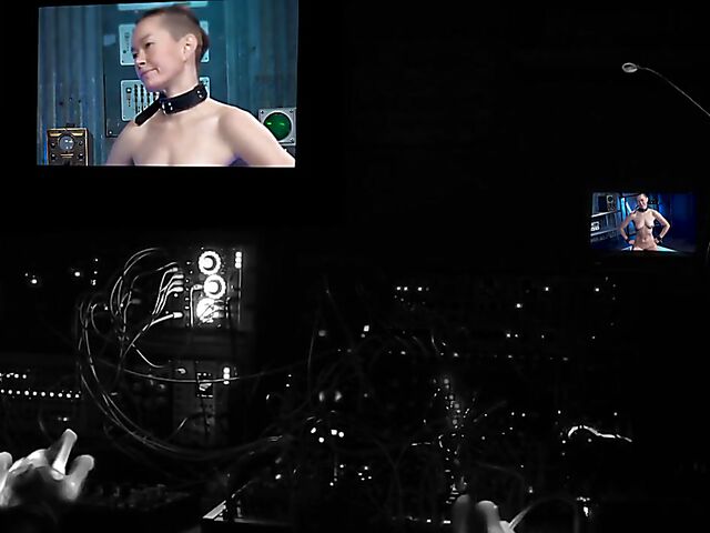 Jiz Lee - Dildo fucking machine is perfect with magic wand