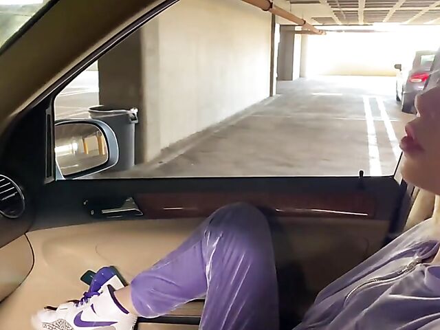 Tiny blonde slut Kenzie Reeves gets nasty in Los Angeles