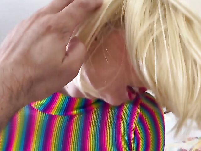 Tiny blonde slut Kenzie Reeves gets nasty in Los Angeles