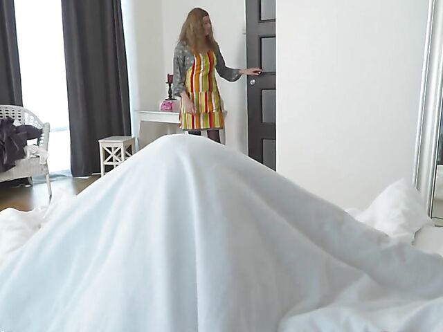 Iris Kiss Kiss & Helen Volga - Mature and young lesbian dildo sex in the bedroom