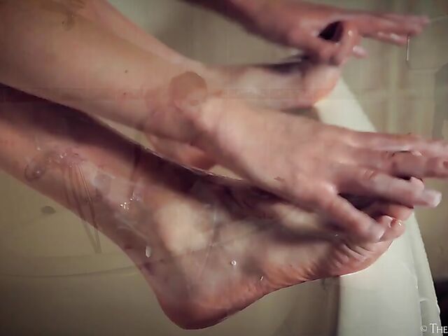 Erotic bathroom masturbation with lovely Lina