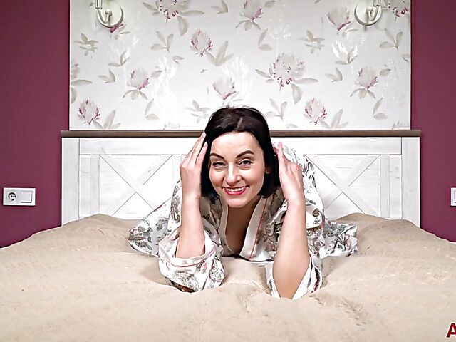 Hot woman over 40 Allegra plays with herself