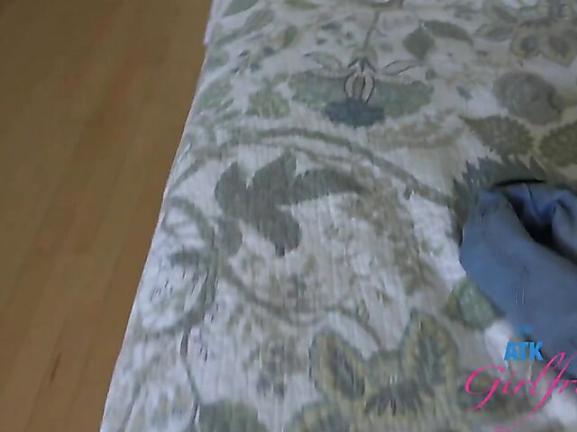 19-year-old POV anal girlfriend Cecelia Taylor