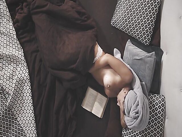 Leidy De Leon - Sensual morning masturbation