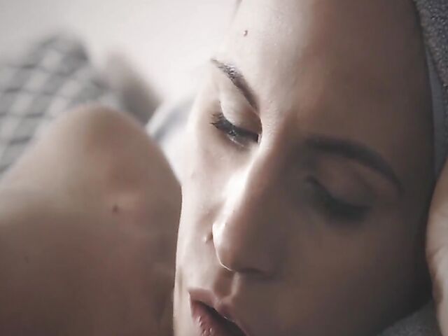 Leidy De Leon - Sensual morning masturbation