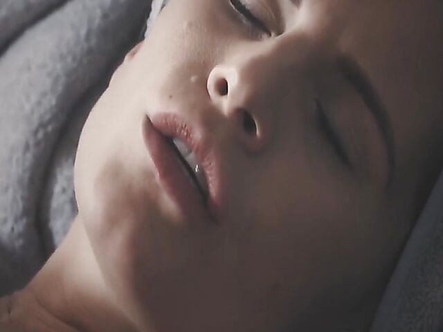 Leidy De Leon - Sensual morning masturbation