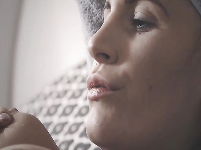 Leidy De Leon - Sensual morning masturbation