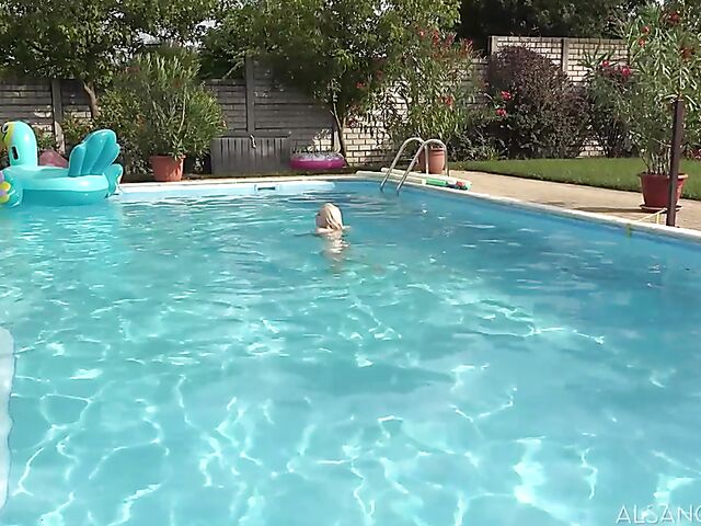 Miss Melissa - Outdoor dildo fuck alone poolside