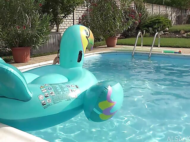 Miss Melissa - Outdoor dildo fuck alone poolside