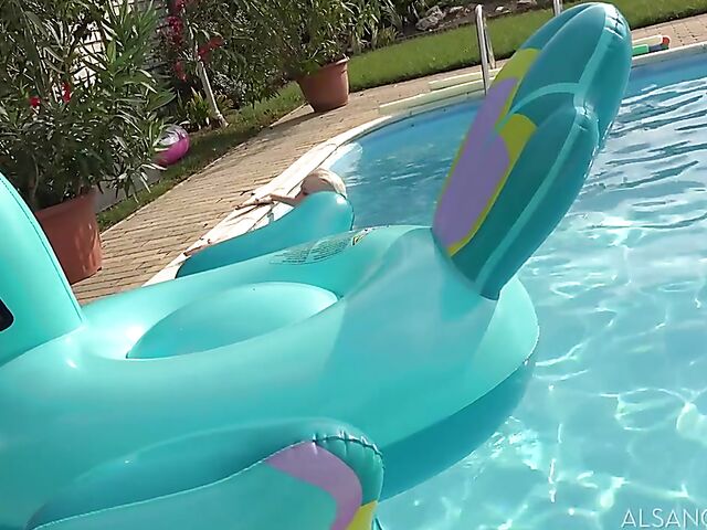 Miss Melissa - Outdoor dildo fuck alone poolside