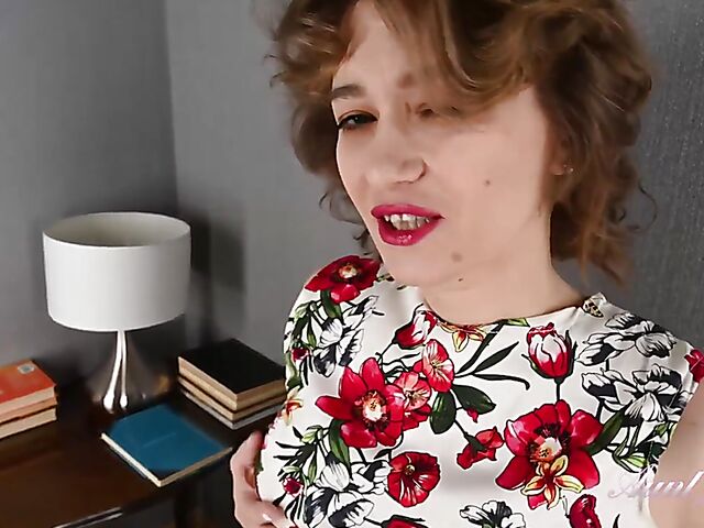 Russian hairy MILF Yulenka is in a playful mood