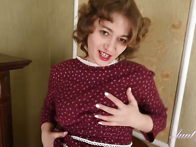 Yulenka - 39-year-old hairy MILF solo play