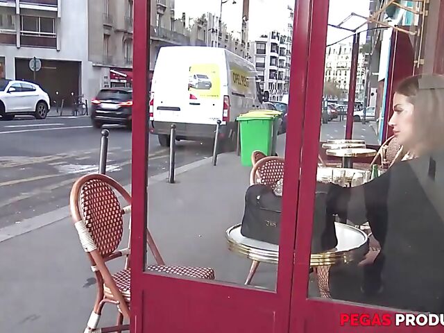 Heidi Van Horny's DP interracial session in stockings and heels